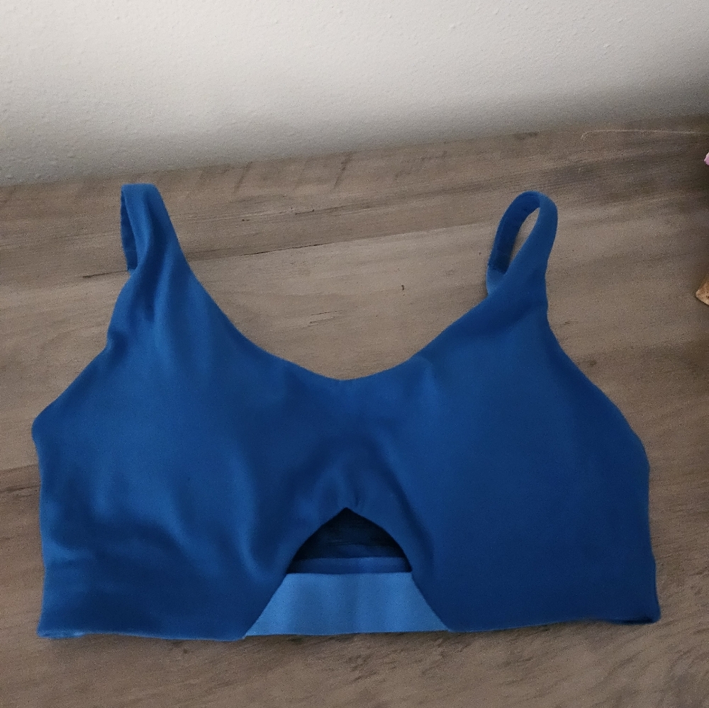 Patagonia Size XS sports bra in blue